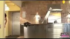 Oynat Sonya 2, kaba pamuklu tulumlara ve yardımcılara yatırım yapmıyor