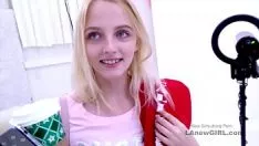 Redare Fierbinte blond de 20 de ani se fute la sculptura din lut încercat