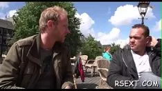 Reproduzir O bebê ama no set 69