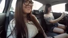 Reproducir Ropa de uso dinámico de hermanas en uber