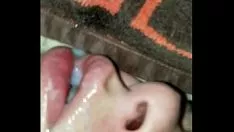 تشغيل نائب الرئيس في كلامها واللعب مع تعويذتها كيتي كات هي ص. د..