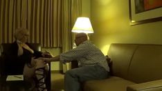 Riproduci Il guaritore sessuale ha approfittato del ruolo colpito quando la sua donna sposata non gli avrebbe dato sesso