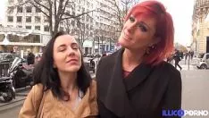 Abspielen Mya und Weihnachtslieder werden in betrunkenem Gelage gelegt