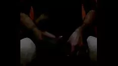 চালান নেকড়ে একা মজা করছে, তার পাছায় একটি কিউক দিয়ে নক্সে পারফর্ম করছে - আদরোও