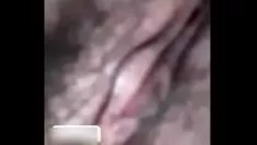 再生 女の子は処女の沈黙です。私は遠くからあなたを寝かせます、しかし私はとてもtoyyです
