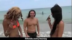 تشغيل المراهق الإباحية صب من أجل المال 19