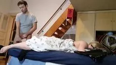 تشغيل سلالم ملتوية على وظيفة اليد إلى قدميه على q.t.