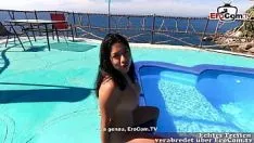 Riproduci Adolescente messicana si gira in vacanza da un vacanziere sessuale tedesco per porno non professionale