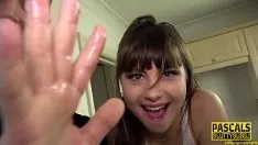 Reproduzir Prostituta adolescente de número real esbanja gordurinha