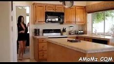 播放 乳腺满足她饥饿的阴户