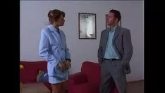 Redare O femeie nobilă se îndreaptă cu un chiriaș de încredere - o milf cu coarne fute și suge sexysatellite