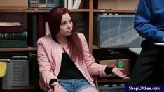 播放 由紧身 lp 船员在船尾训练的红头偷窃者