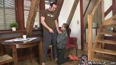 Jouer Il claque des camarades fille flexible
