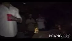 चलाएँ दिलचस्प समूह सेक्स दृश्य