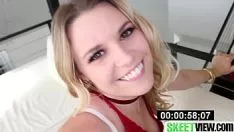 Abspielen Begrime blond lockert sich und gibt einen schwammigen überrosa Verschwendungsjob ab