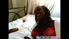 Abspielen Blacken Milf saugt weißen Sashay ein und wird beschädigt