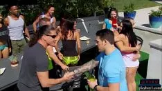 Redare Perechea neprofesională are nevoie de comutator de ceară cu vagabonzi vechi