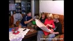 Jouer Des réjouissances ivres dans le tableau de nœuds