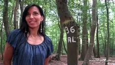 Reproducir Hermosa milf exhibicionista no profesional obtiene allez vous en un instrumento de viento de madera antes de la sodomía en el lugar