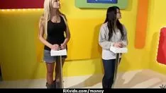 Reproduzir Número real sexo por dinheiro 24