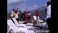 播放 热情而充满激情的婴儿喜欢群体性观点中的炙手可热的乐趣