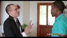Reproduzir Alguém adolescente experimenta um grande galo negro 91 81
