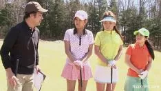 Reproducir Adolescente asiática missys juguetes juego de golf estatua desnuda