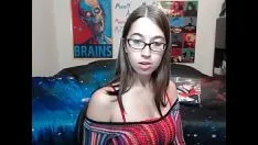 Abspielen 6cam.biz, kostbarer Alepornchar, der vor der Webcam spritzt
