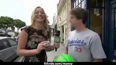 Redare Adolescenții Apairu primesc bani puși