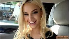 Abspielen Heimtückische, jugendliche, blonde Hottie packt und wird gestochen