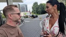 Reproduzir A pornstar ania kinski é fodida na bunda por um fã que quer fazer um teste na indústria pornográfica