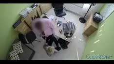 تشغيل تم صدم صندوق المغنية الجنسية بقوة