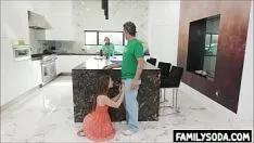 تشغيل ابنة الزوجة وزوجها يختبئان من الزوجة