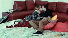 Riproduci Un posto che non ha la sveglia con protagonisti river lynn e tyler cruise