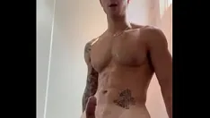 Reproduzir Afiando meu pau com meu brinquedo e atirando em uma grande carga-evan-lamicella