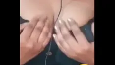 Reproducir Videollamada en vivo con chica de grandes tetas 9702774992