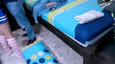 تشغيل فتاة المدرسة الساخنة تعرف حقًا كيف تمتص ديك حتى تقذف فمها بعد الفصل المدرسي