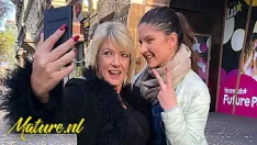 再生 56歳の熟女エイミーが経験の浅い十代のフランチェスカ・ディカプリオと火口デートをする