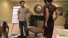 Reproducir Su gran polla es perfecta para la jefa milf morena de grandes tetas que anhela una corrida gigante
