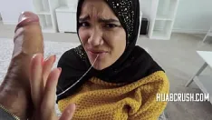 Reproduzir Adolescente em hijab não está feliz com as condições do stepbro - naudi nala