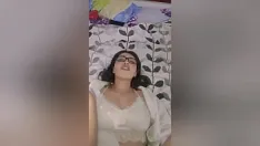 Играть Слитое в сеть видео моей сводной сестры из колледжа в ее униформе, пока я трахаю ее и делаю вкусный минет