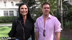 Oynat Jasmine Jae: Sahilde Halka Açık Deldi Klit Gösterisi