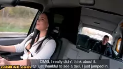Redare Gagica curbată în ciorapi devine obraznică într -o cabină în aer liber