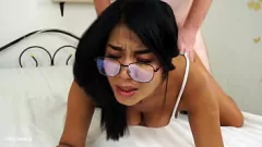Redare Asian Milf Marlee Kai devine hardcore cu Ragnar