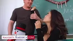 Jouer La petite asiatique Kaiya Lynn obtient son bonus de vacances: chatte et profonde remplie de sperme