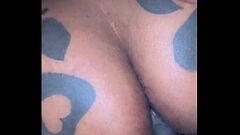 Jouer La milf noir enroulé ne peut pas en avoir assez de la BBC à Doggystyle