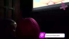 Abspielen Ebony Teen wird mit großen Titten im Public Adult Theatre ungezogen