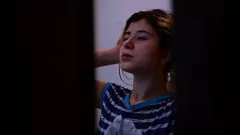 播放 窥视我的热金发女友在淋浴中
