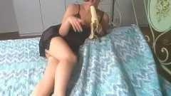 Play Petite Teenie Skinny Jennifer's Wild Banana Blowjob