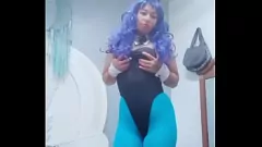 Reproduzir Latina Pornstar Dana Barzagli em Bulma DBZ A roupa fica molhada e selvagem